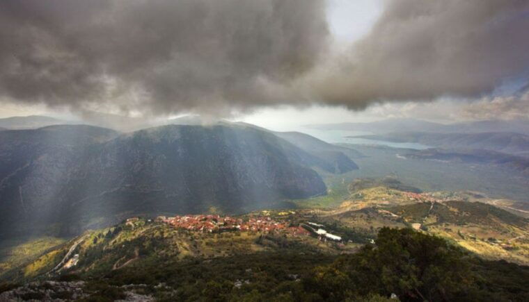 athens-delphi-corycian-cave-and-300-battlefield-day-trip