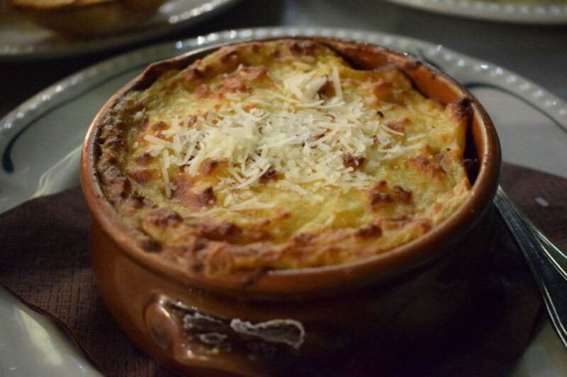 athens-food-and-wine-tasting-tour-at-night