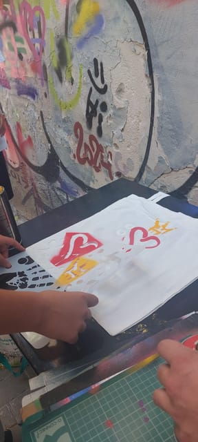 athens-graffiti-workshop-and-tote-bag-painting-experience