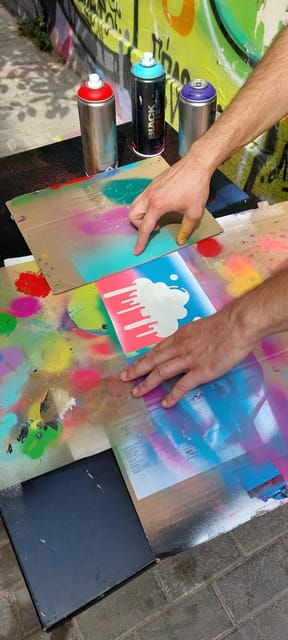 athens-graffiti-workshop-and-tote-bag-painting-experience