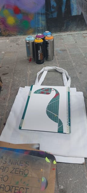 athens-graffiti-workshop-and-tote-bag-painting-experience