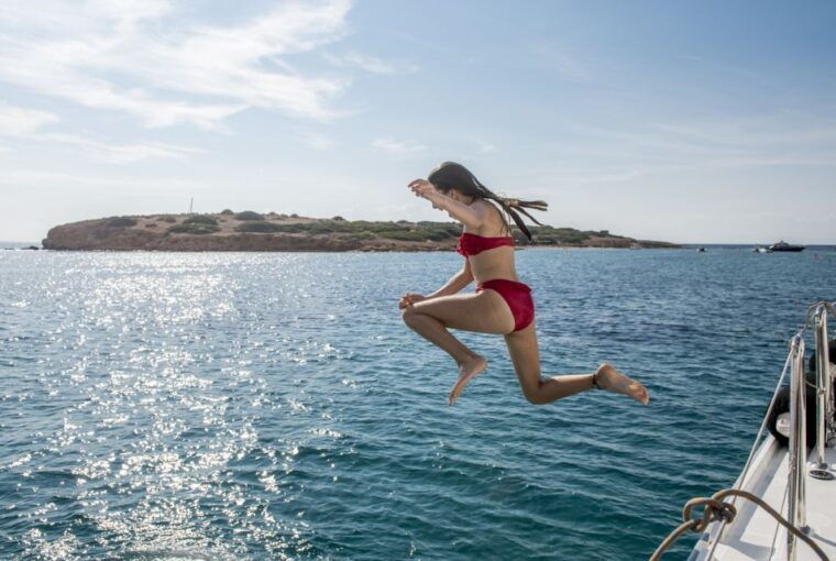 athens-half-day-morning-catamaran-cruise