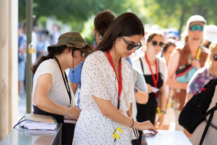 athens-hop-on-hop-off-bus-with-acropolis-ticket-2-audios