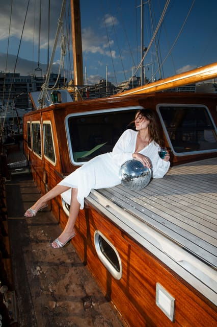 athens-mamma-mia-sunset-cruise-with-welcome-drink