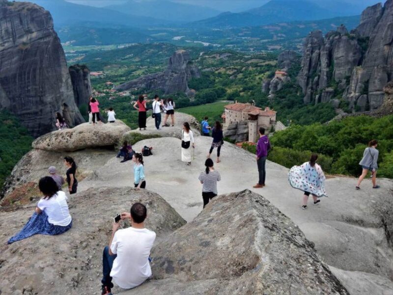 Athens: Meteora Monasteries Day Trip with Caves and Lunch - Scenic Drive and the Return Journey