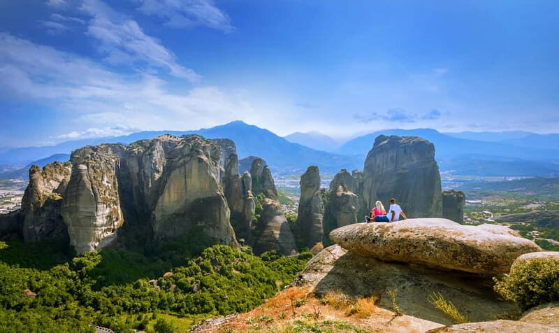 Athens: Meteora Monasteries Tour with Local Guide and Lunch - Exploring the Monasteries