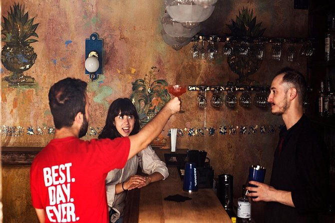 athens-moonlight-waling-tour-with-drinks-and-meze-dishes