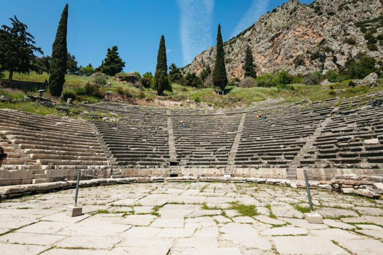 athens-mythology-of-delphi-and-museum-guided-day-tour