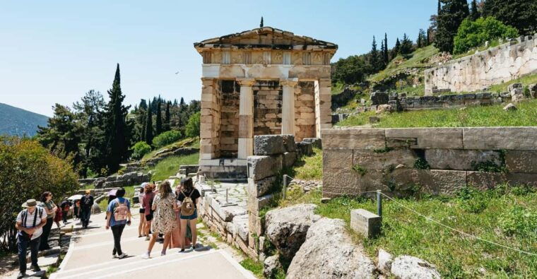 athens-mythology-of-delphi-and-museum-guided-day-tour
