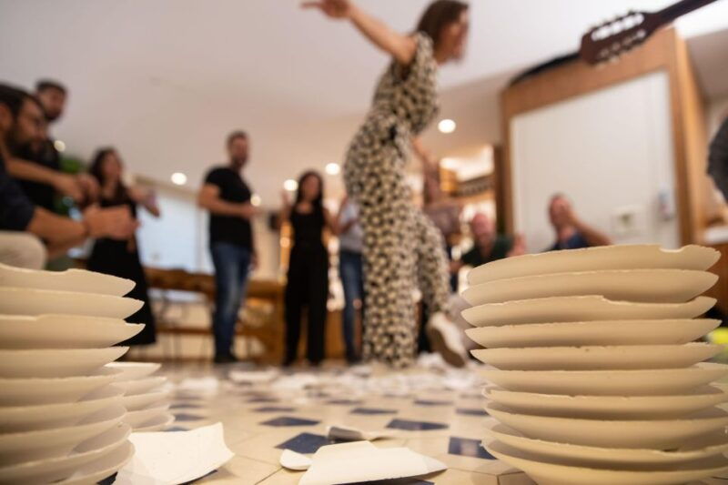 athens-opa-live-music-and-plate-smashing-in-a-greek-fiesta