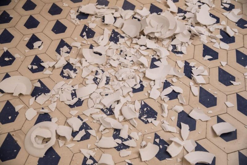 athens-opa-live-music-and-plate-smashing-in-a-greek-fiesta