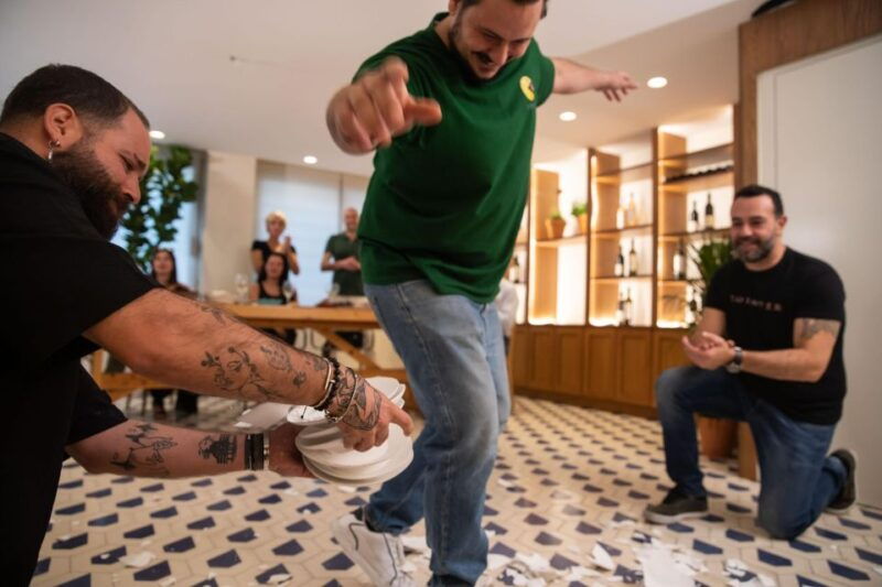 athens-opa-live-music-and-plate-smashing-in-a-greek-fiesta