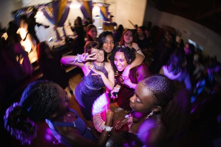 athens-party-pub-crawl-with-unlimited-drinks-club-access