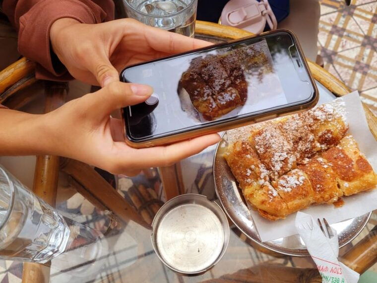 athens-private-street-art-treasure-hunt-with-food-stops