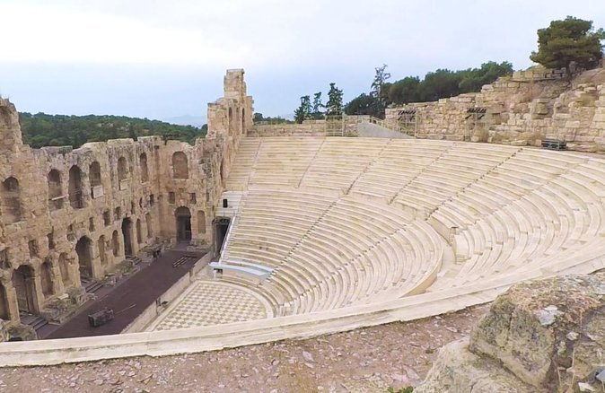 athens-private-walking-tour-acropolis-monuments-plaka-and-local-food