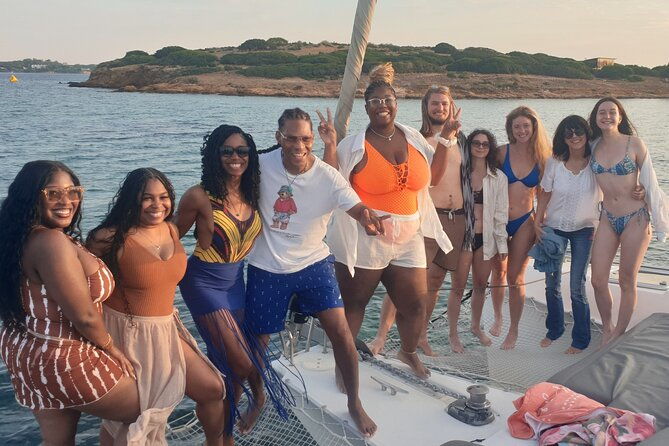 athens-riviera-private-sail-catamaran-with-meal-and-wine