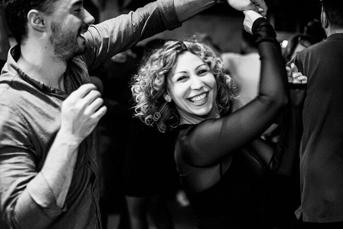 athens-salsa-lovers-dancing-experience