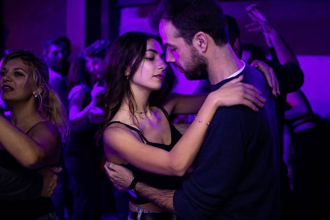 athens-salsa-lovers-dancing-experience