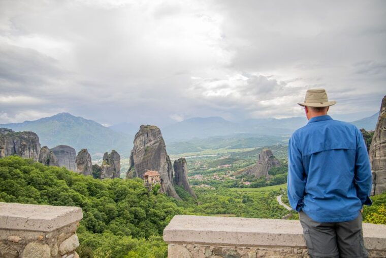 athens-to-meteora-monasteries-hidden-caves-bus-tour