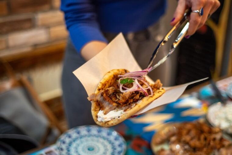 athens-twilight-food-drinks-tour-with-eating-europe