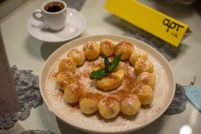 athens-twilight-food-drinks-tour-with-eating-europe