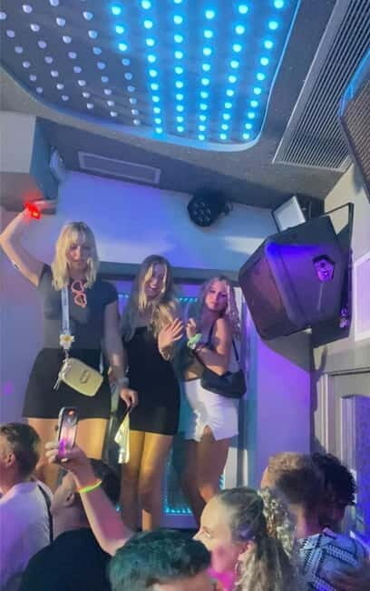 Athens Ultimate Bar Crawl - The Social Vibe and Group Dynamics