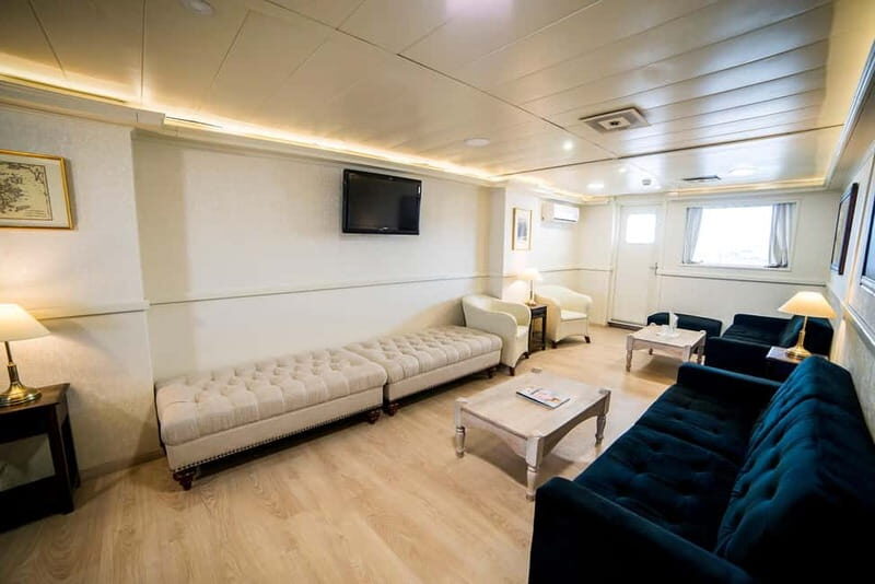 Athens: VIP Swimming Cruise to three islands - An In-Depth Look at the Experience
