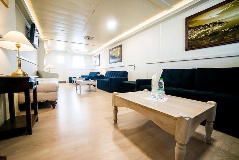 Athens: VIP Swimming Cruise to three islands - The Food, Drinks, and Entertainment