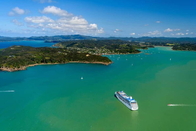 Auckland: Bay of Islands Day Tour with Dolphin Cruise - Key Points