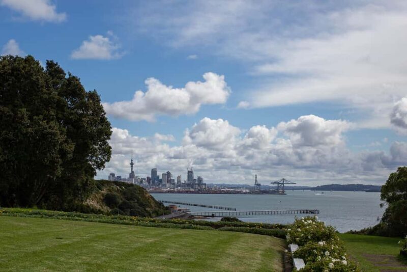 Auckland: City Tour with Wine Tasting and Black Sand Beach - Key Points