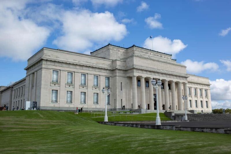 Auckland: City Tour with Wine Tasting and Black Sand Beach - A Day in Auckland: What You Can Expect