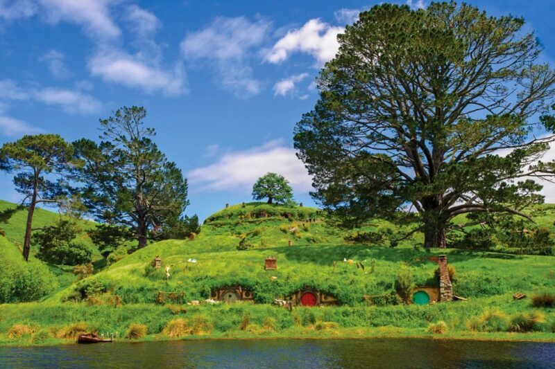Auckland: Hobbiton Movie Set Day Trip with Festive Lunch - Key Points