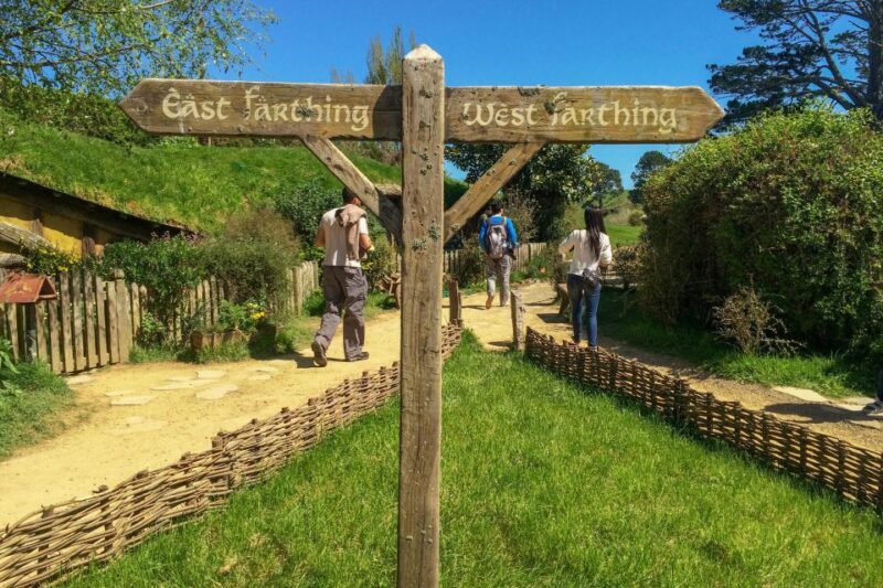 Auckland: Hobbiton Movie Set Day Trip with Festive Lunch - The Green Dragon Inn: Celebrating Middle-earth