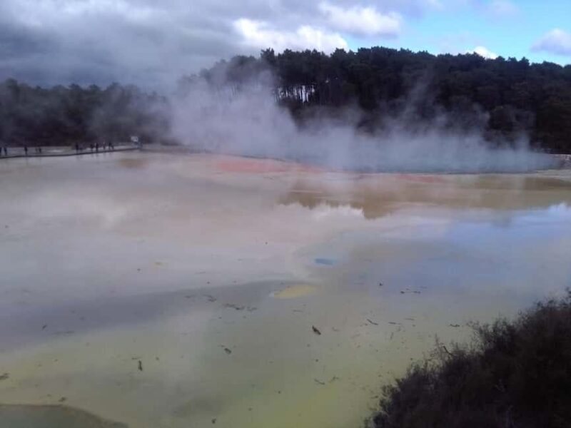 Auckland: Hobbiton, Rotorua, Waiotapu and Waitomo 3-Day Tour - An In-Depth Look at the 3-Day North Island Adventure