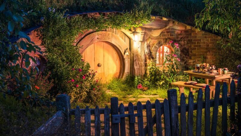 Auckland: Hobbiton & Waitomo Caves Small-Group Tour & Lunch - The Sum Up