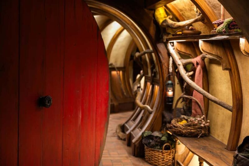 Auckland: Hobbiton & Waitomo Glow Worm Caves Private Tour - The Value in the Detail