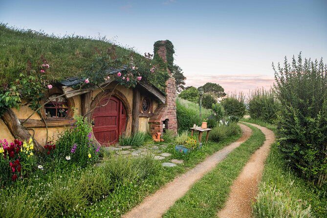 Auckland Private Hobbiton Movie Set and Waitomo Caves Day Tour - What Makes This Tour Stand Out