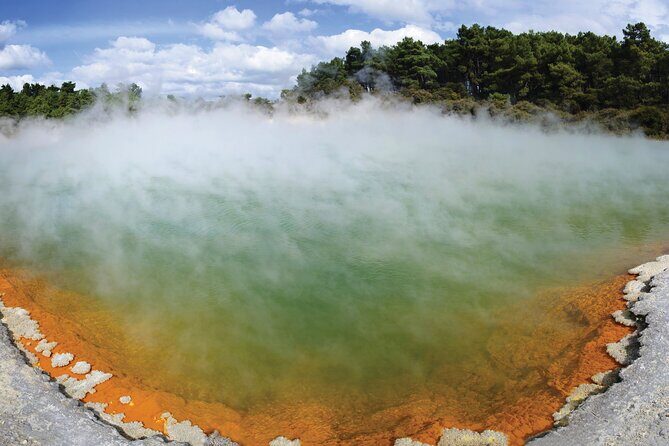 Auckland: Rotorua Tour with Waiotapu, Te Puia and Maori Haka - Exploring Wai-O-Tapu: A Geothermal Wonderland