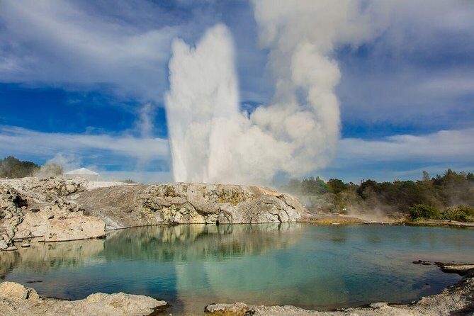 Auckland to Hobbiton Movie Set and Rotorua's Geothermal Valley - Introduction