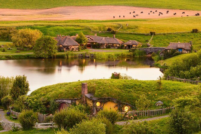 Auckland to Hobbiton Movie Set and Rotorua's Geothermal Valley - FAQs