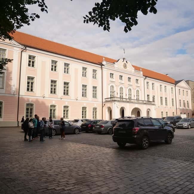 Audio Tour of the Toompea Hill (Cathedral Hill) in Tallinn - How Does the Tour Work?