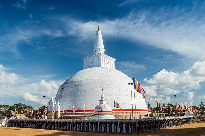 Aukana & Ancient Kingdom Anuradhapura Day Tour From Kandy - Exploring the Highlights of the Anuradhapura Day Tour