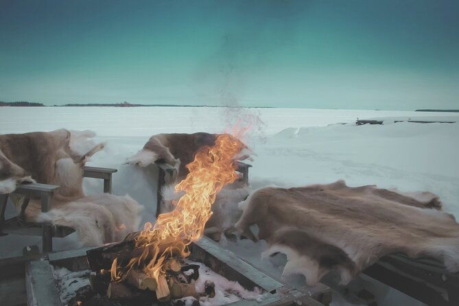 aurora-hunting-with-snowshoes