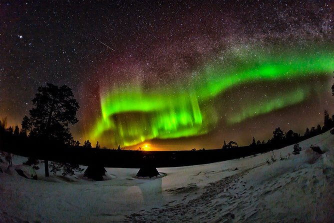 auroras-in-saariselka-northern-lights-photo-tour-by-car-and-on-foot