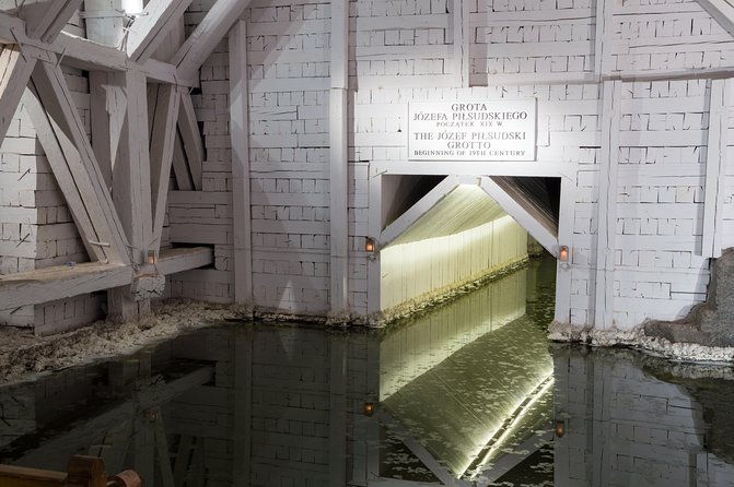 auschwitz-and-wieliczka-salt-mine-one-day-private-tour-with-4travellers