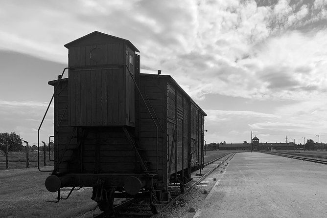 auschwitz-birkenau-guided-tour-from-krakow-private-car