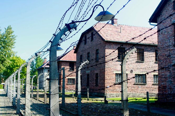 auschwitz-birkenau-guided-tour-tickets-transportation