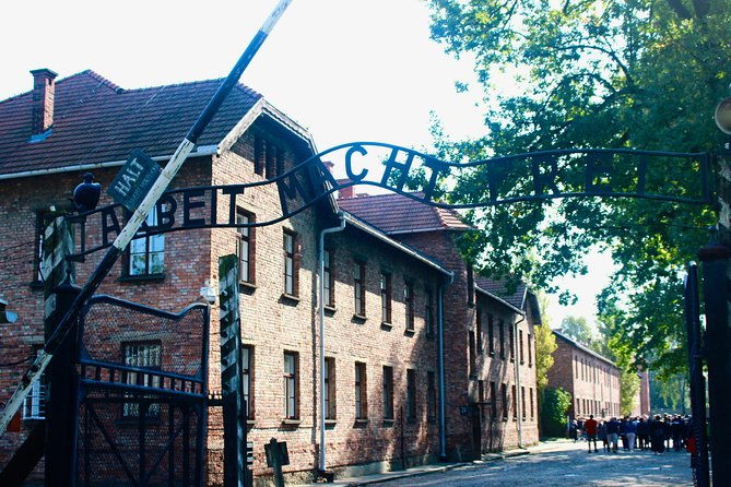 auschwitz-birkenau-guided-tour-tickets-transportation