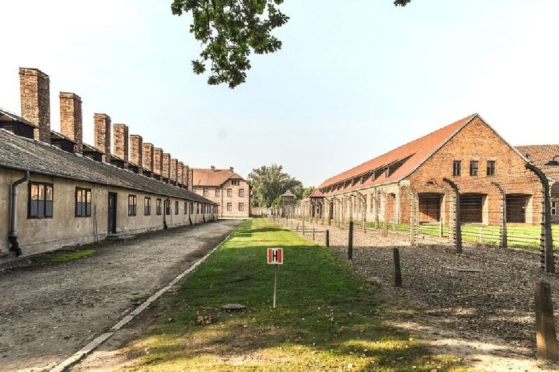 auschwitz-birkenau-guided-tour-transfer-from-krakow