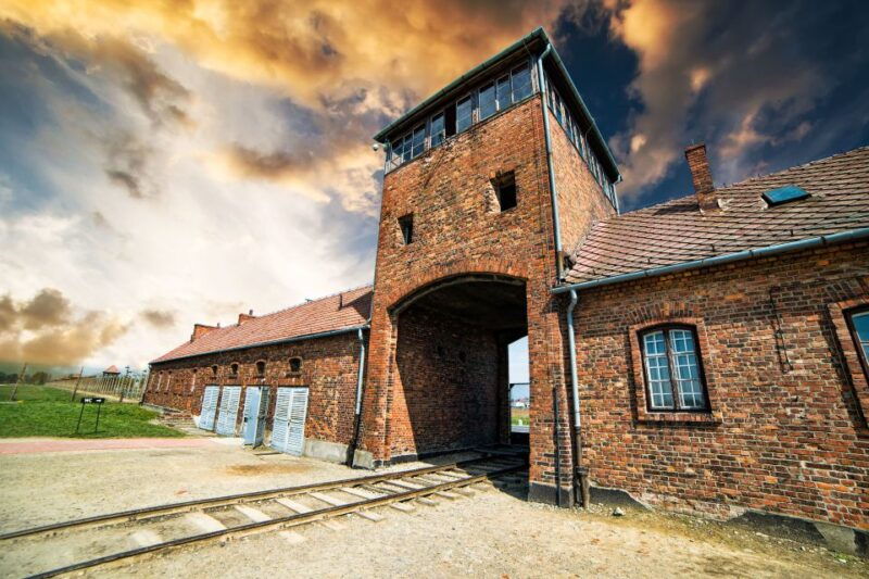 auschwitz-birkenau-guided-tour-transfer-from-krakow
